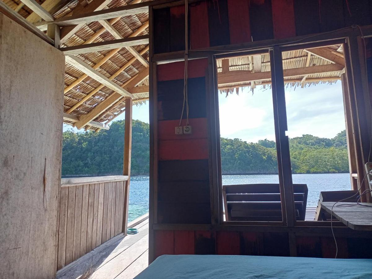 Meos Ambower Homestay Raja Ampat Fam ภายนอก รูปภาพ