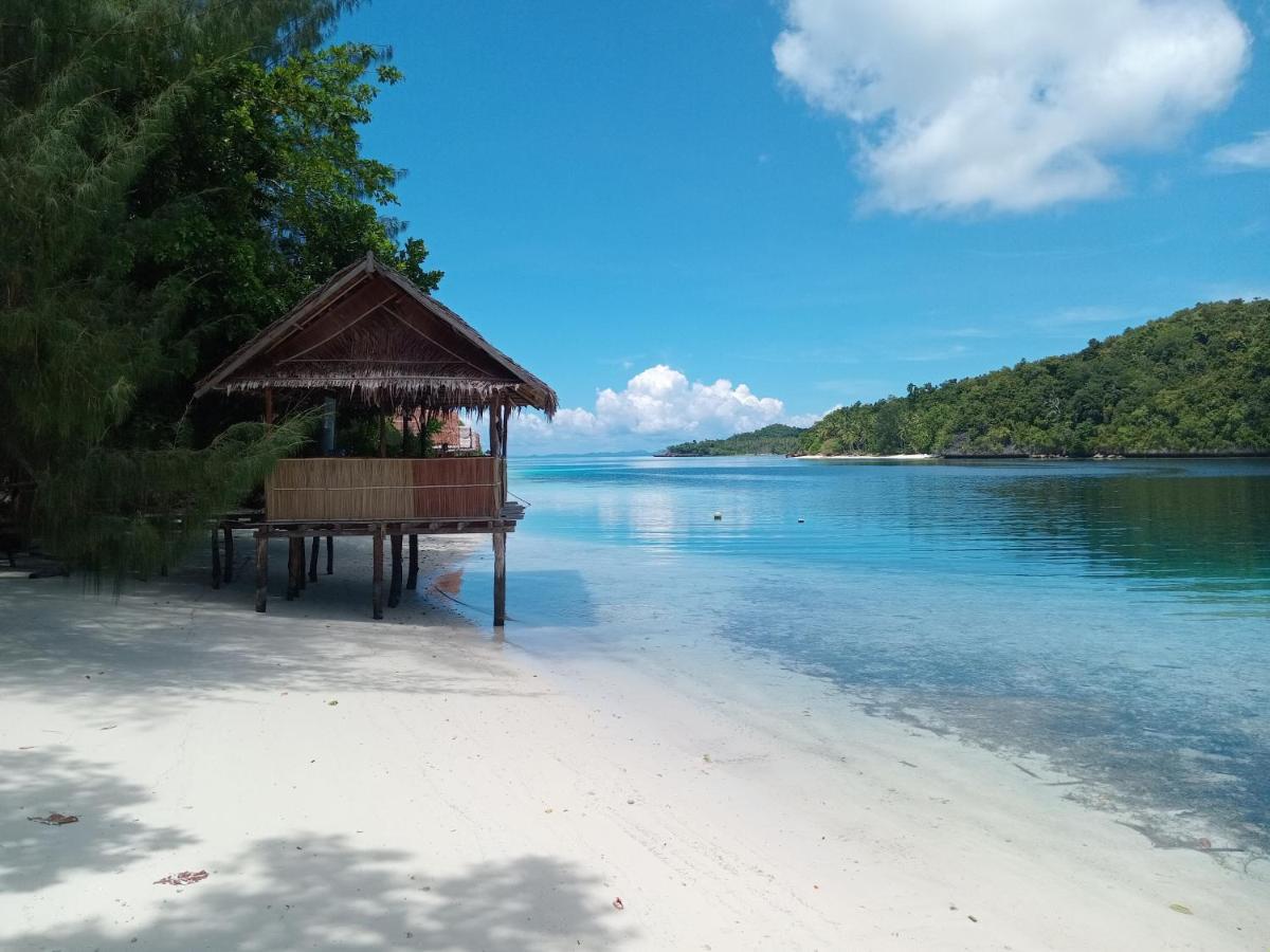 Meos Ambower Homestay Raja Ampat Fam ภายนอก รูปภาพ