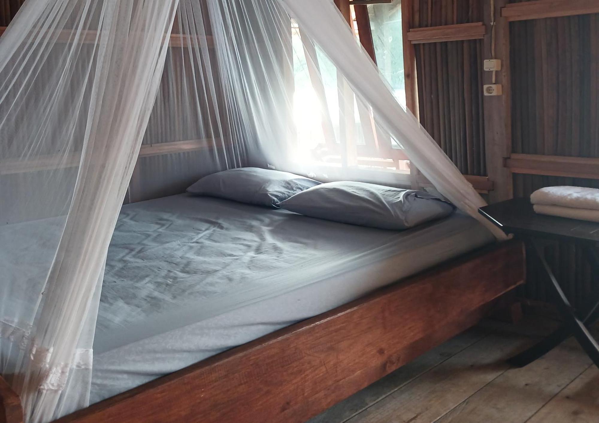 Meos Ambower Homestay Raja Ampat Fam ภายนอก รูปภาพ