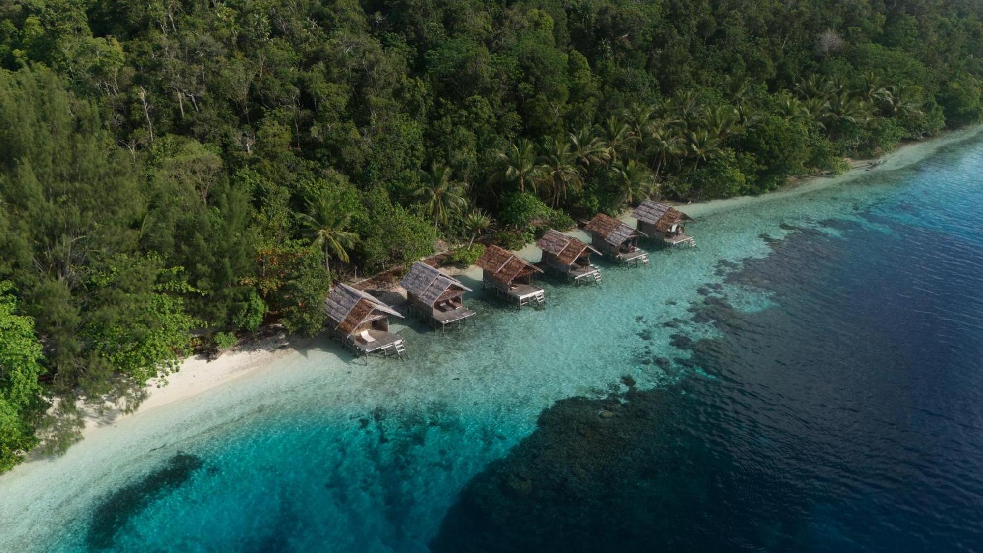 Meos Ambower Homestay Raja Ampat Fam ภายนอก รูปภาพ