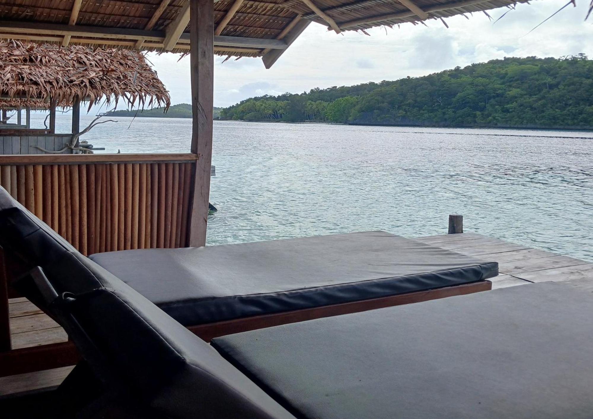 Meos Ambower Homestay Raja Ampat Fam ภายนอก รูปภาพ