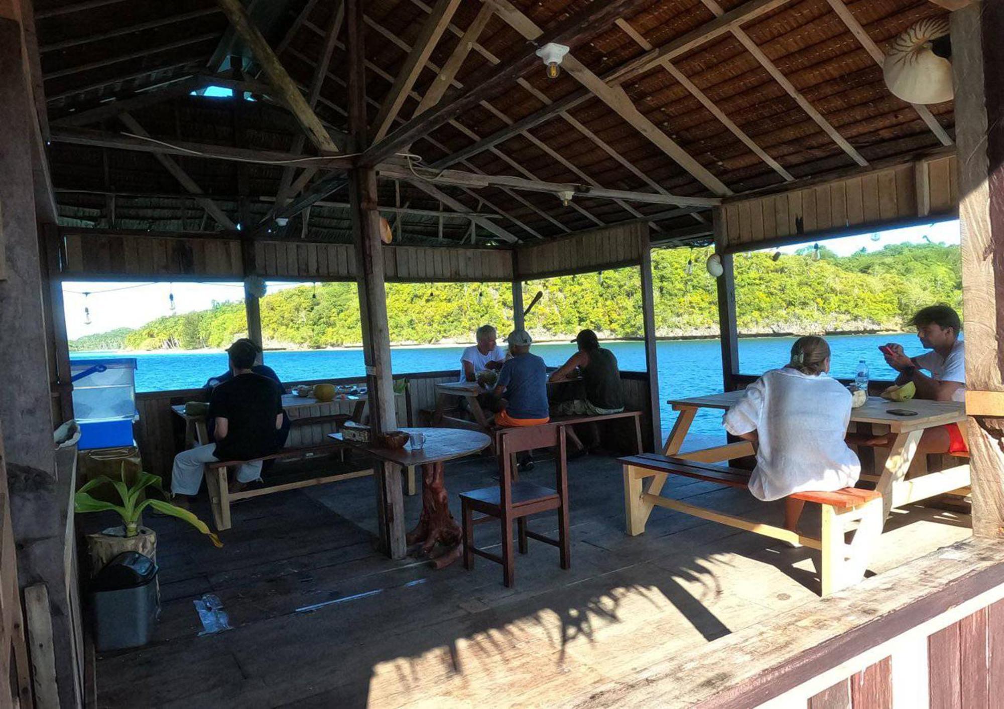 Meos Ambower Homestay Raja Ampat Fam ภายนอก รูปภาพ