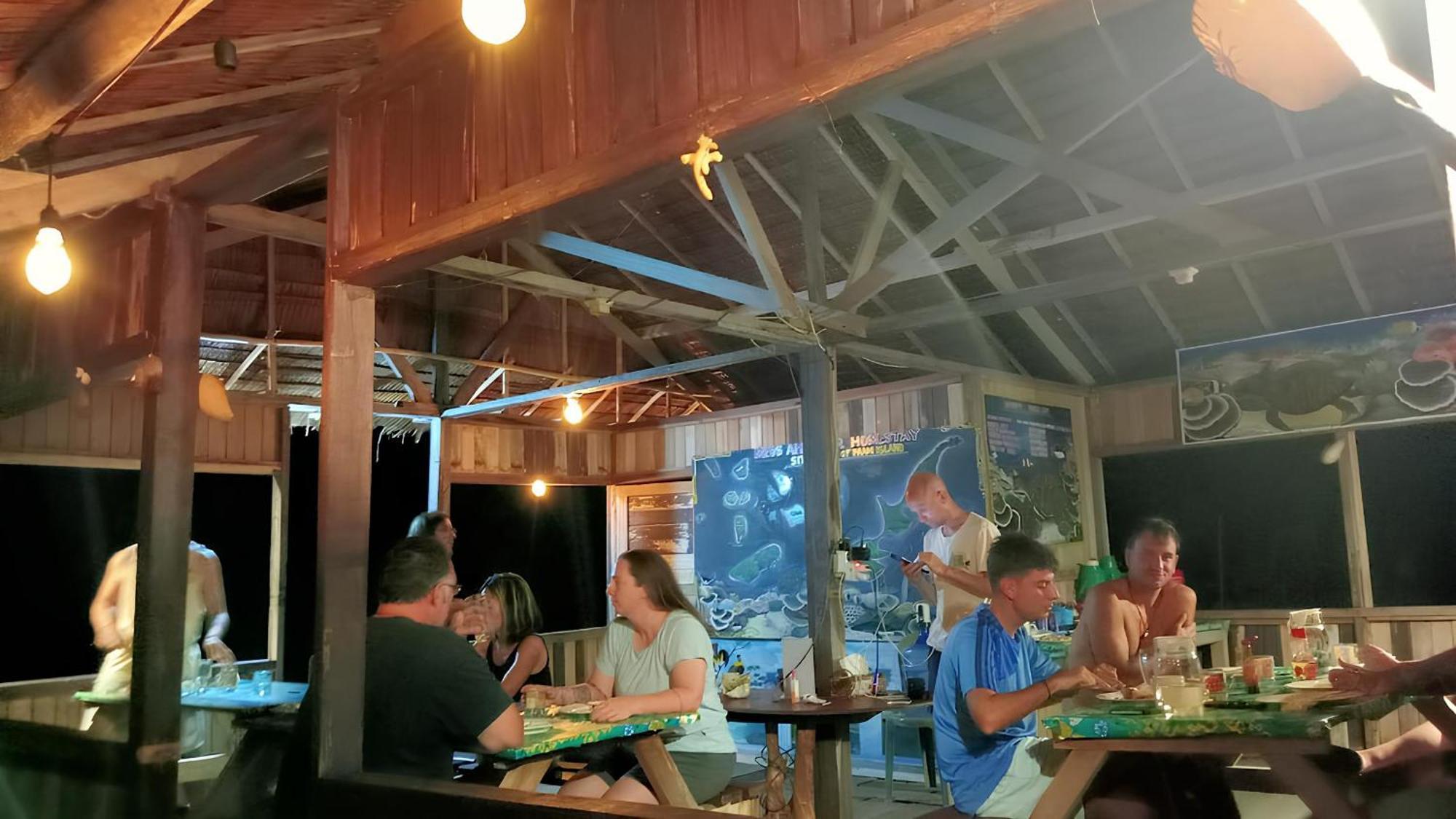 Meos Ambower Homestay Raja Ampat Fam ภายนอก รูปภาพ