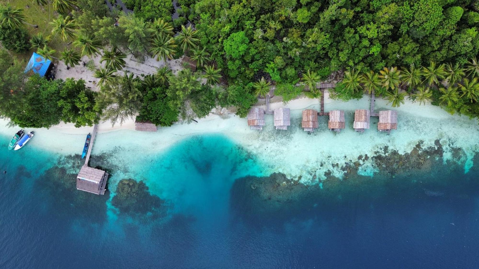 Meos Ambower Homestay Raja Ampat Fam ภายนอก รูปภาพ