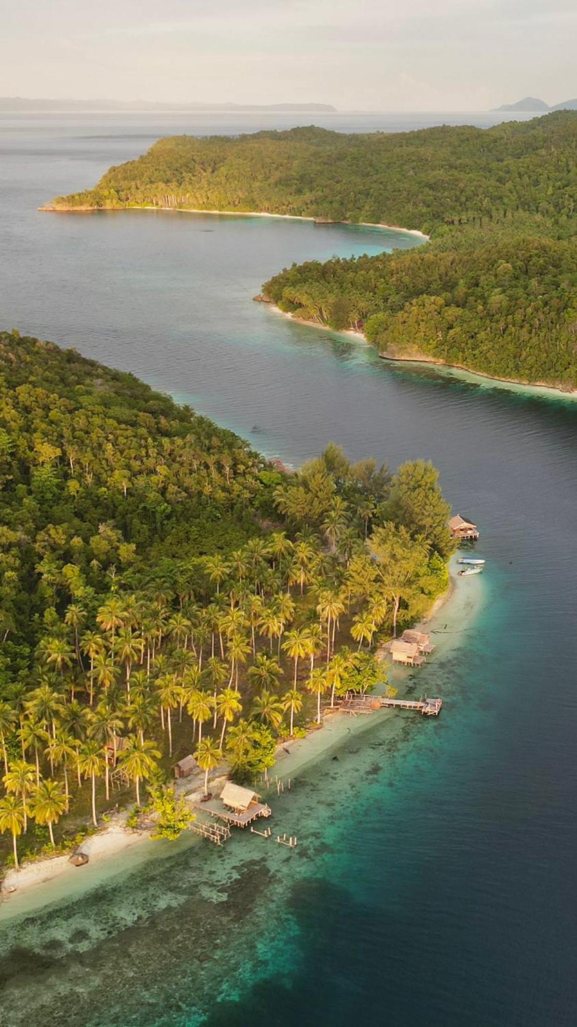 Meos Ambower Homestay Raja Ampat Fam ภายนอก รูปภาพ