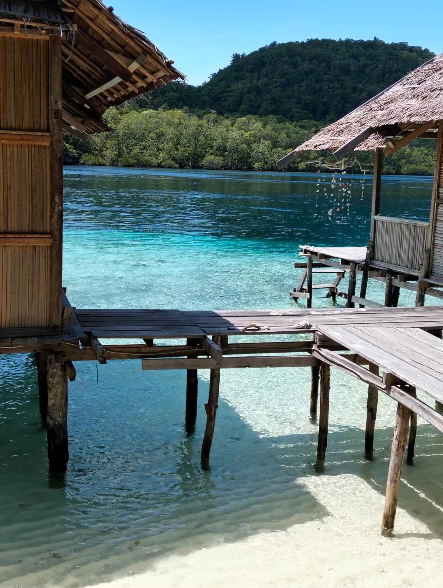 Meos Ambower Homestay Raja Ampat Fam ภายนอก รูปภาพ