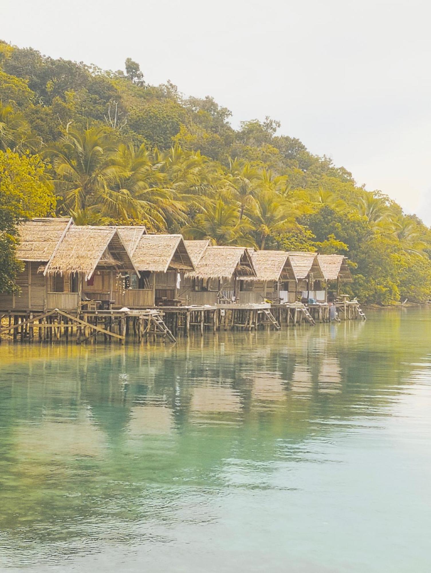 Meos Ambower Homestay Raja Ampat Fam ภายนอก รูปภาพ