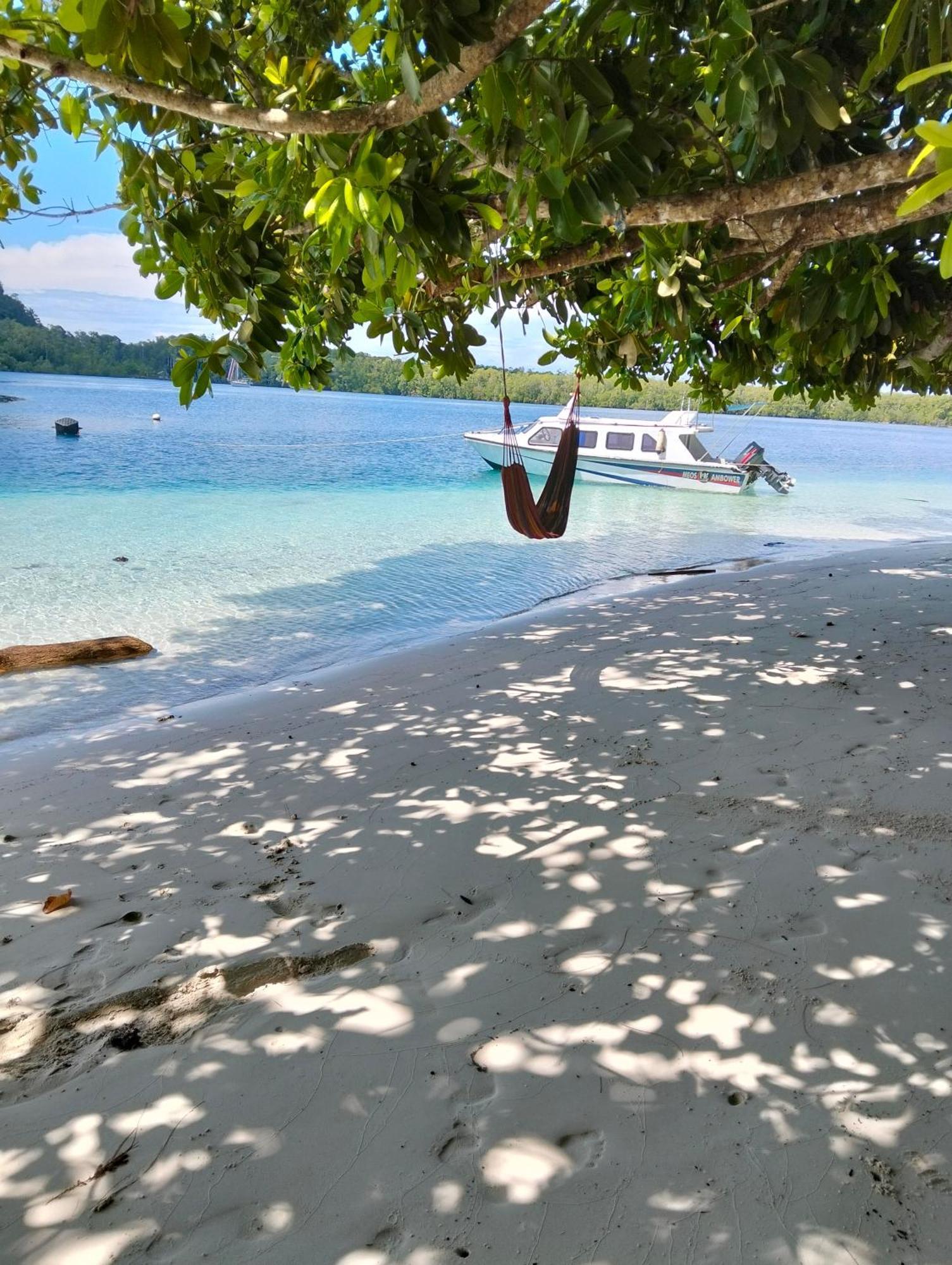 Meos Ambower Homestay Raja Ampat Fam ภายนอก รูปภาพ