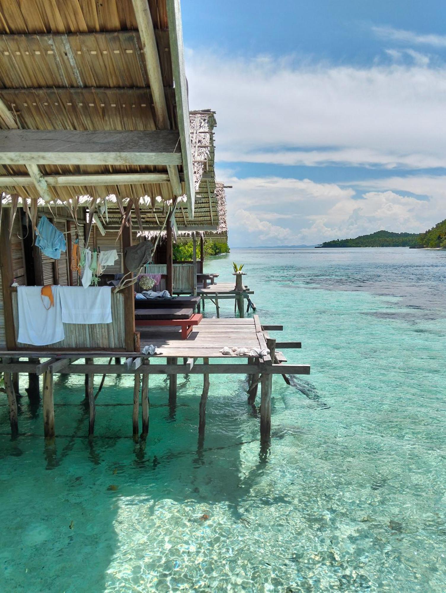 Meos Ambower Homestay Raja Ampat Fam ภายนอก รูปภาพ