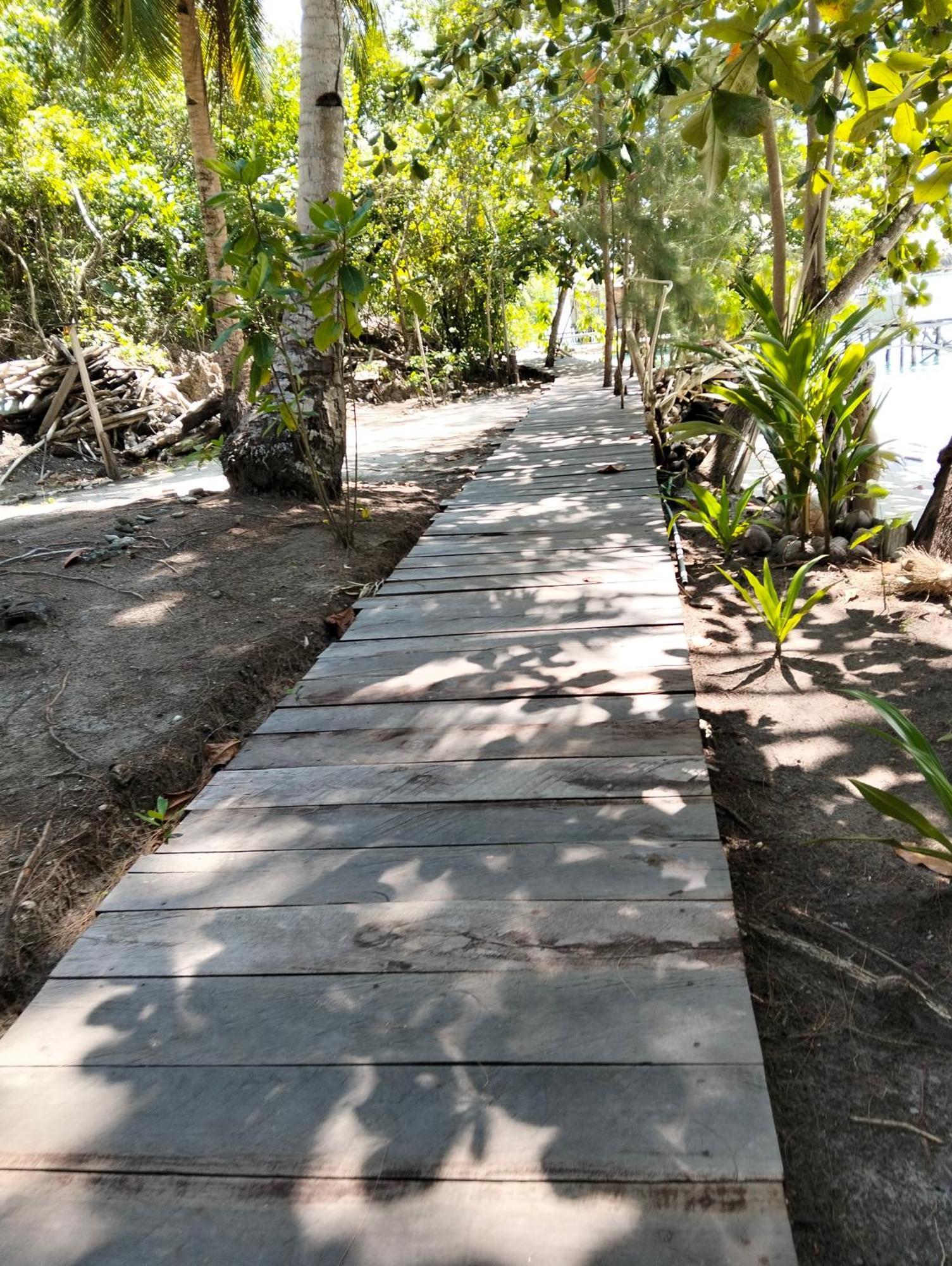 Meos Ambower Homestay Raja Ampat Fam ภายนอก รูปภาพ