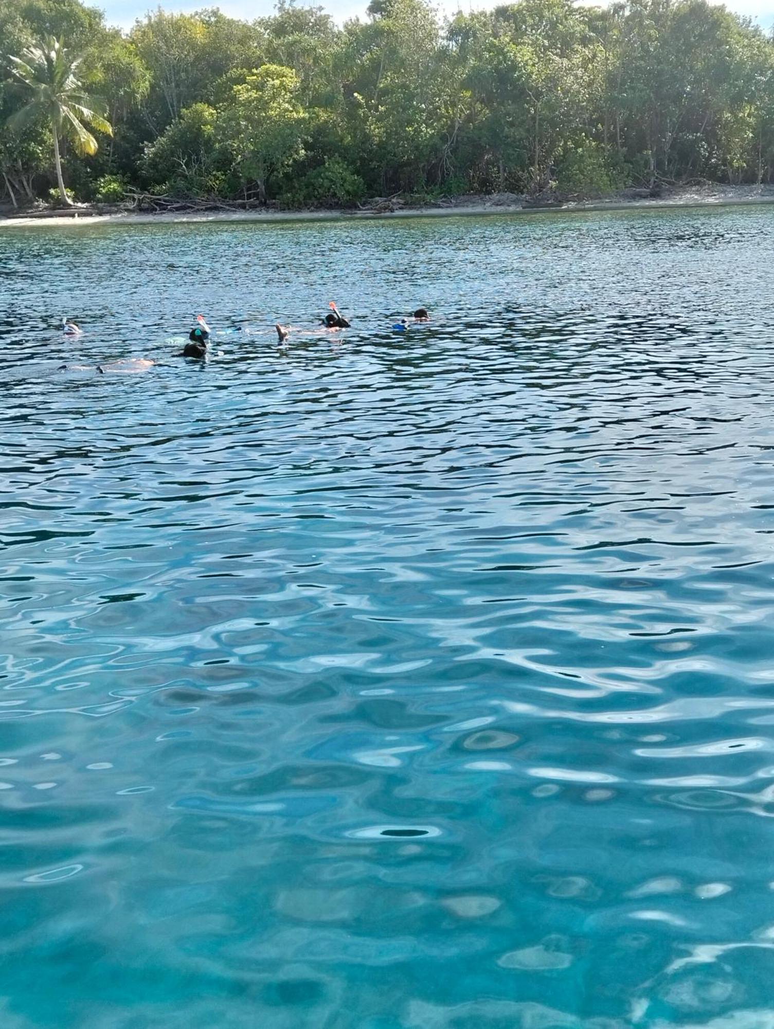 Meos Ambower Homestay Raja Ampat Fam ภายนอก รูปภาพ