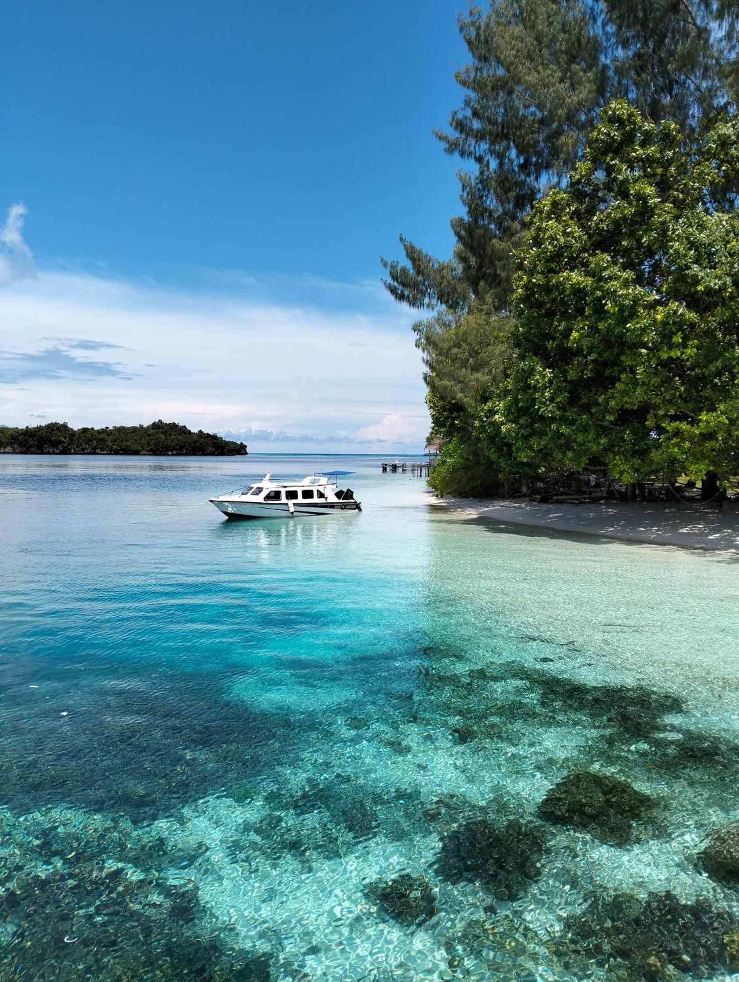 Meos Ambower Homestay Raja Ampat Fam ภายนอก รูปภาพ