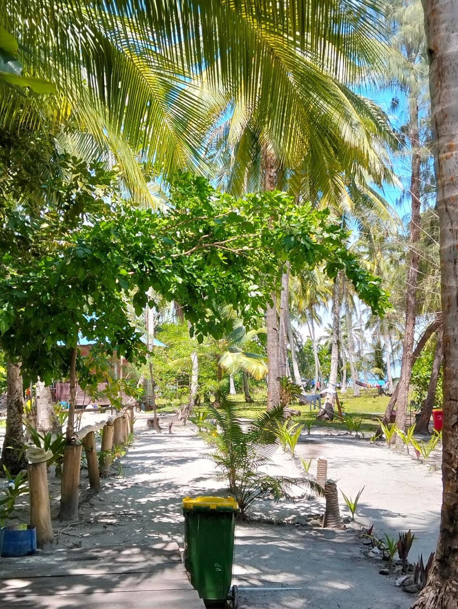 Meos Ambower Homestay Raja Ampat Fam ภายนอก รูปภาพ